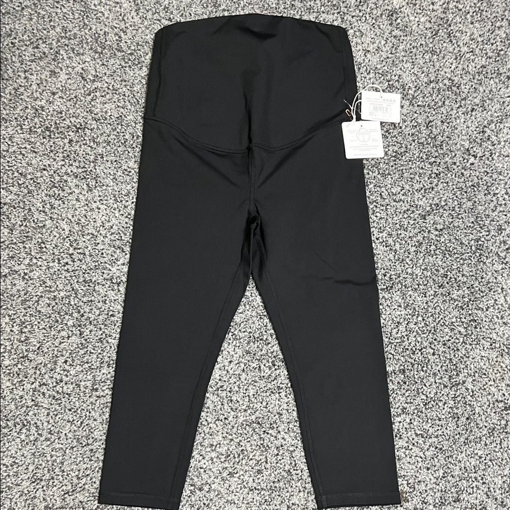 🌸4/$20🌸Ingrid & Isabel Maternity Cropped Leggings Black Small NWT